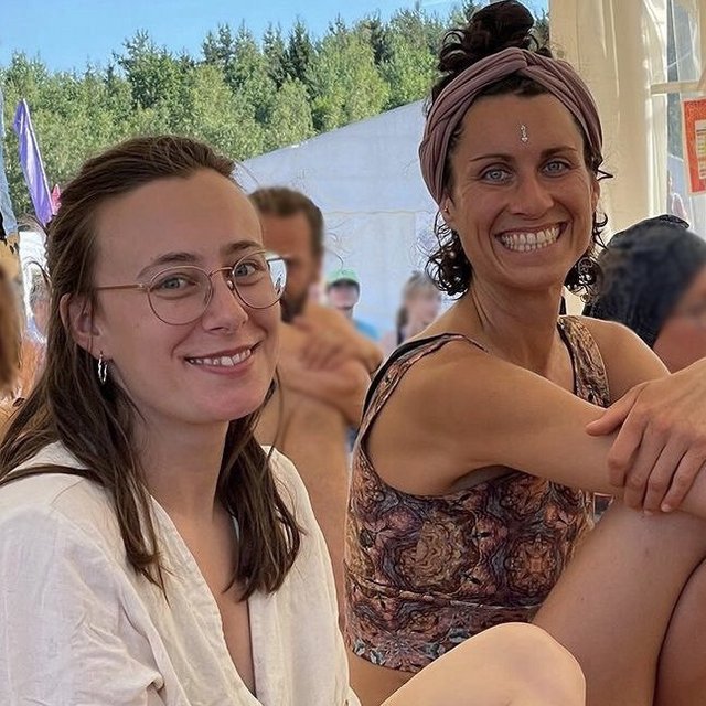 Morgen-Vinyasa Yoga mit Nicole und Celia